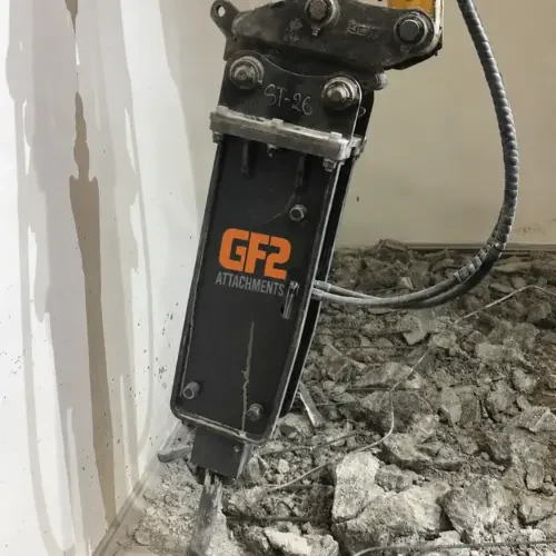 Martillo hidráulico GF2 Attachments Martillo hidráulico GF2 trabajando en demolición